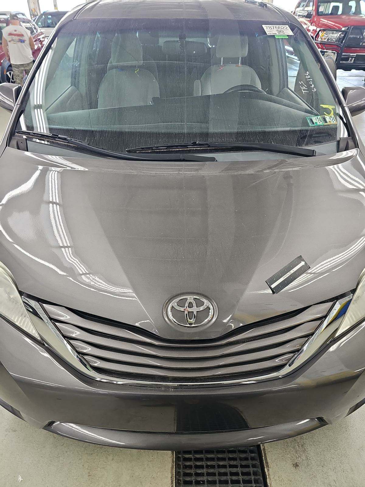 2015 Toyota Sienna LE FWD