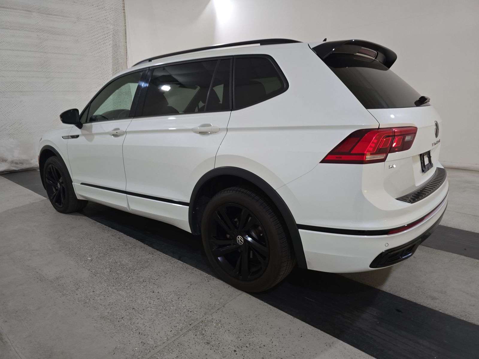 2023 Volkswagen Tiguan 2.0T SE R-Line Black FWD