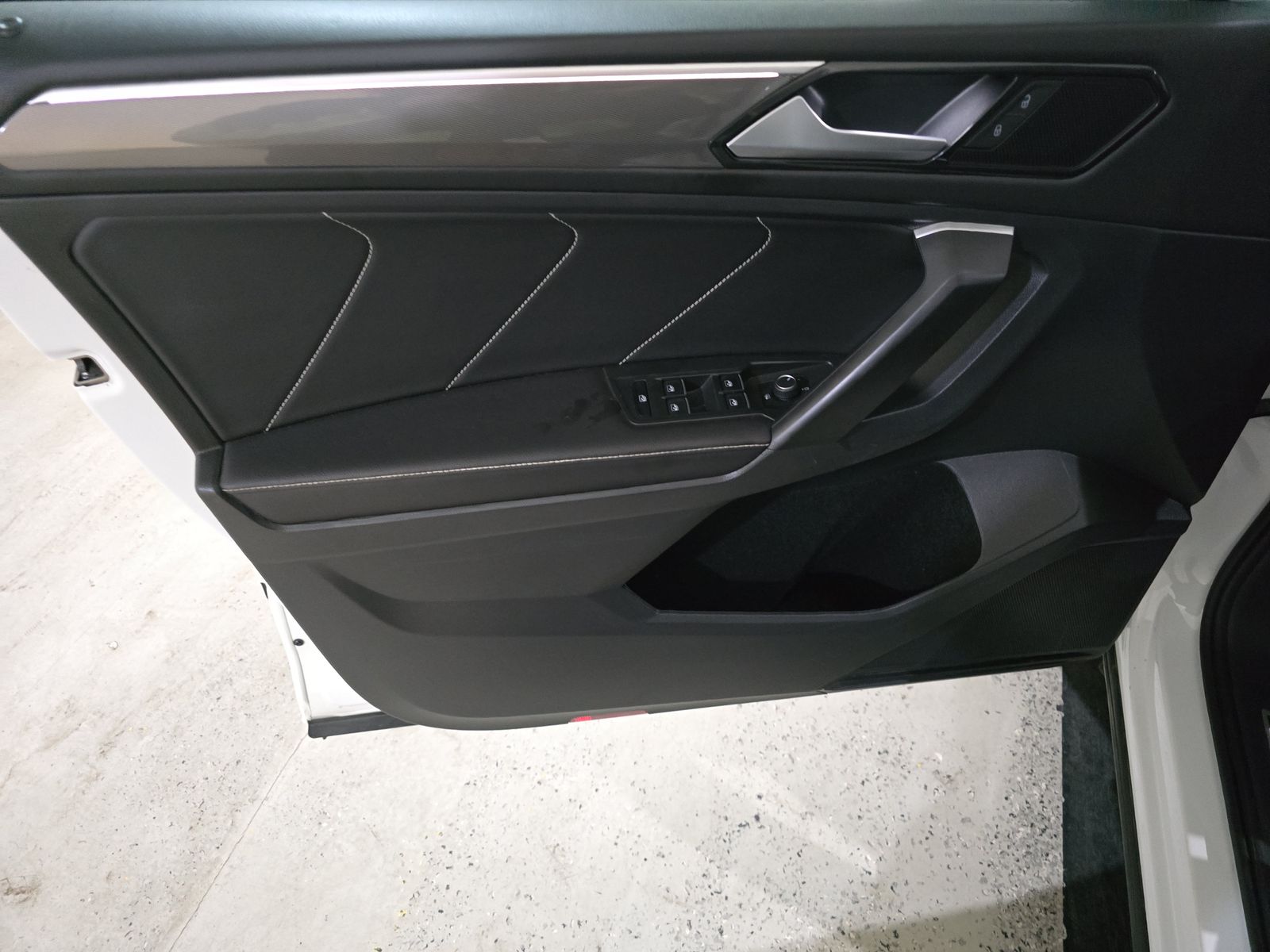 2023 Volkswagen Tiguan 2.0T SE R-Line Black FWD