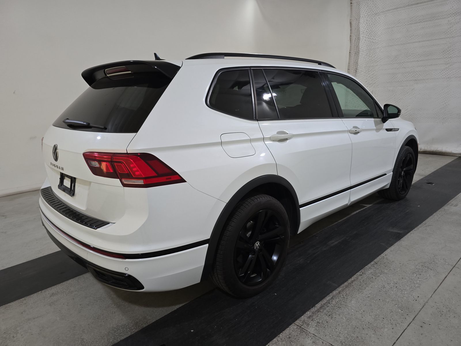 2023 Volkswagen Tiguan 2.0T SE R-Line Black FWD