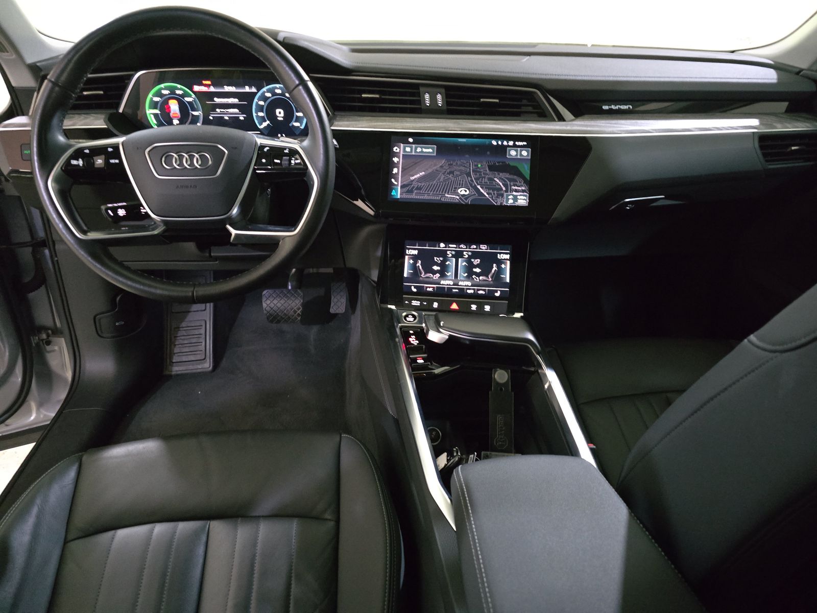 2022 Audi e-tron Premium AWD