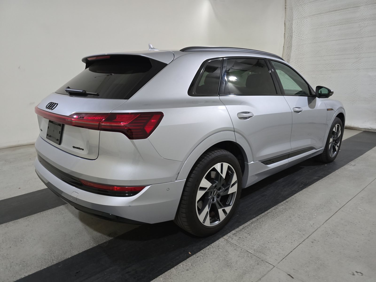 2022 Audi e-tron Premium AWD