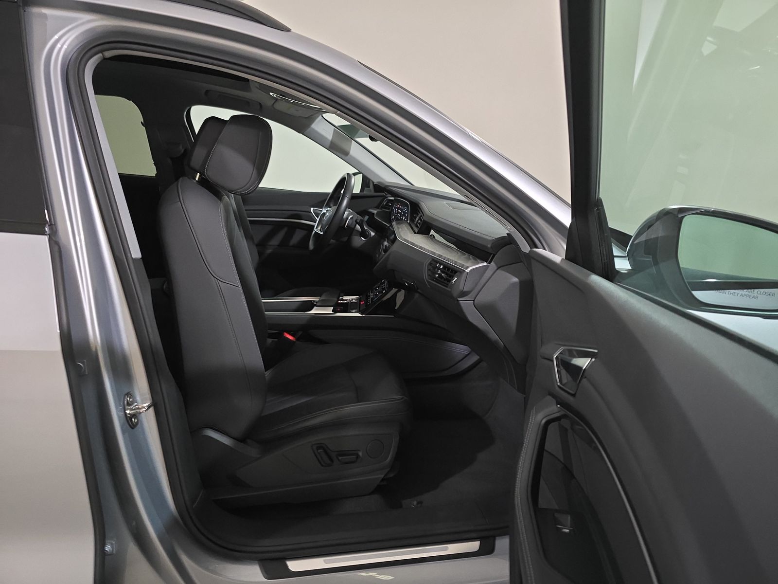 2022 Audi e-tron Premium AWD