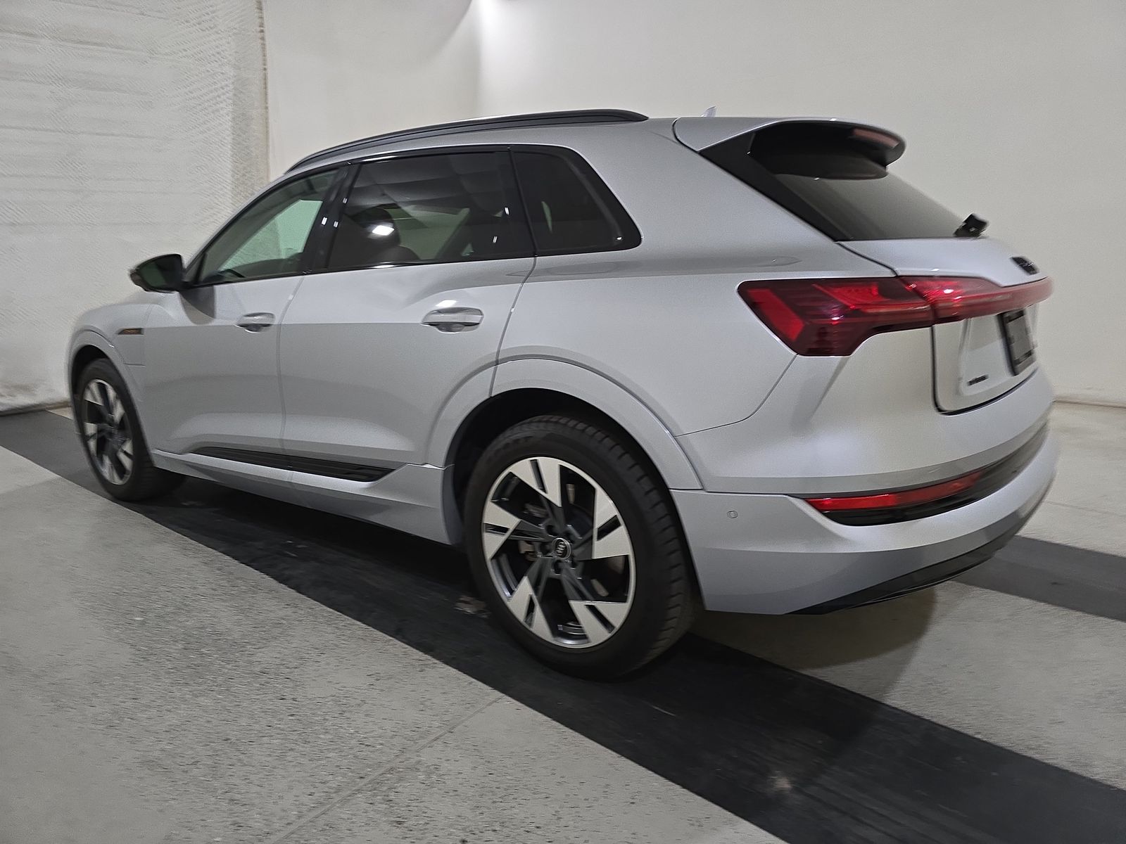 2022 Audi e-tron Premium AWD