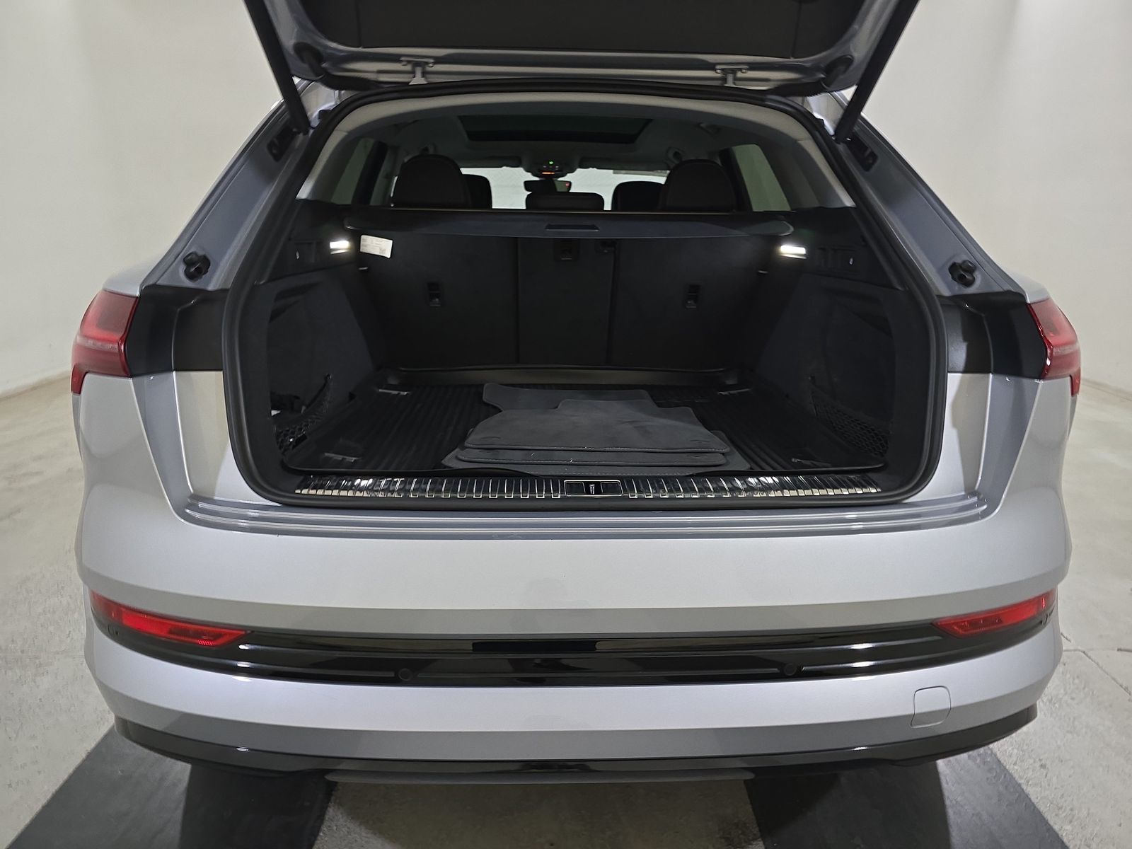 2022 Audi e-tron Premium AWD