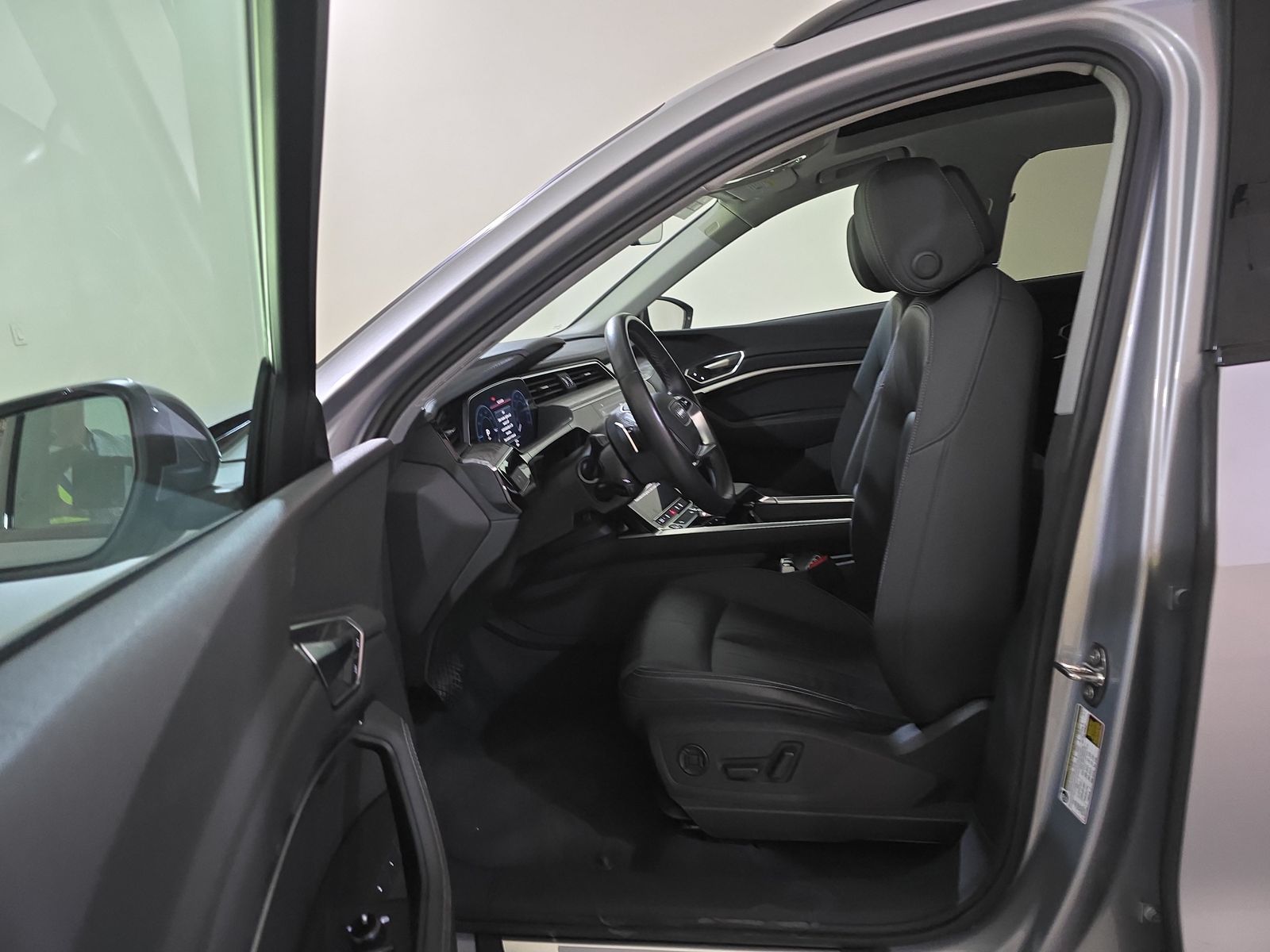 2022 Audi e-tron Premium AWD