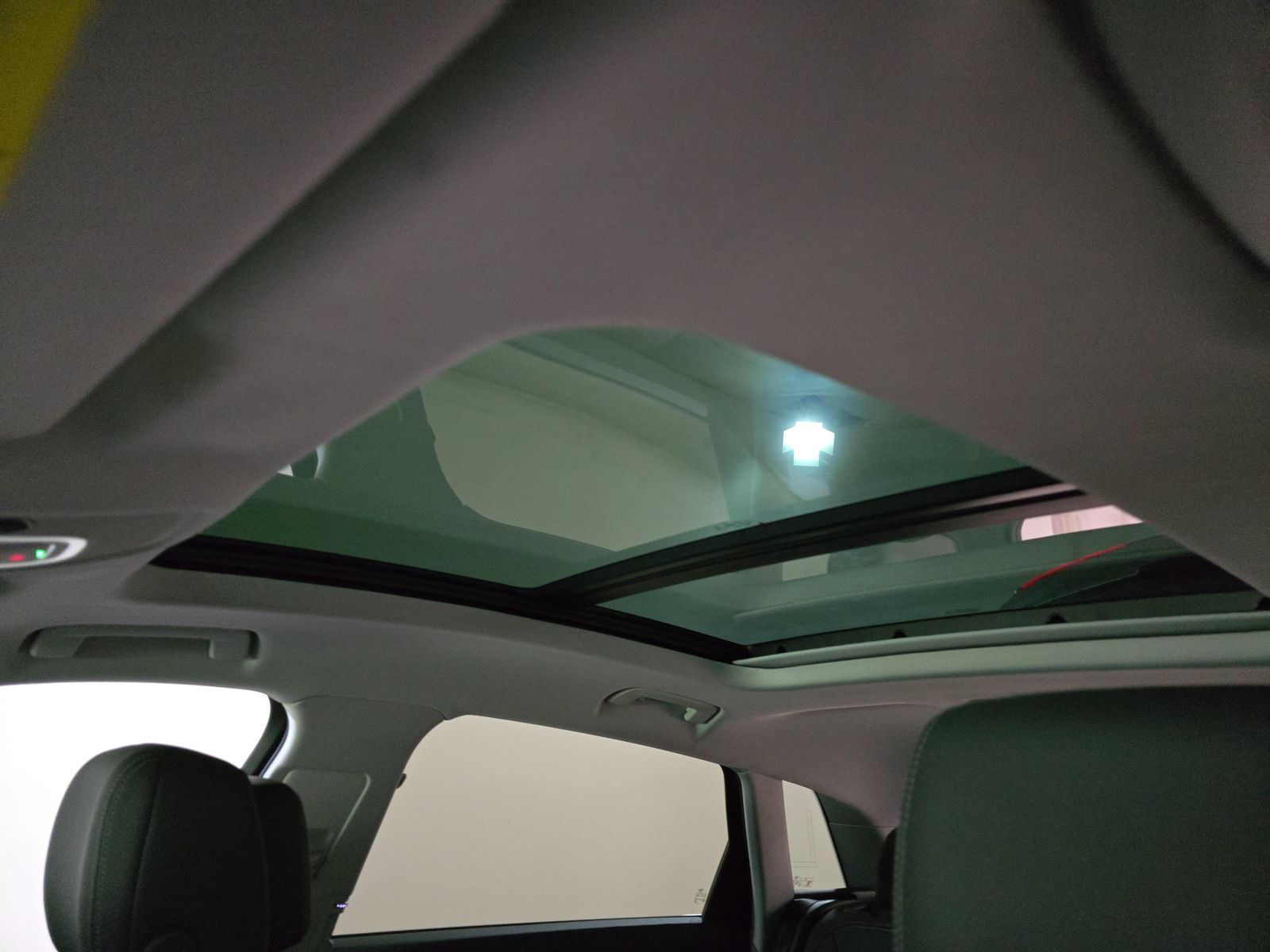 2022 Audi e-tron Premium AWD