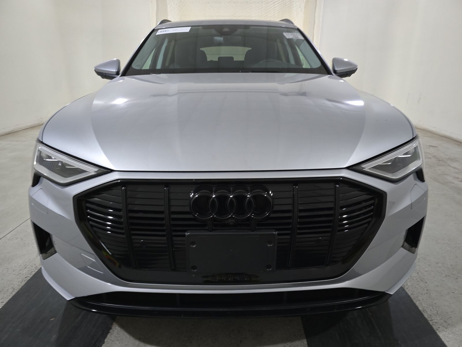 2022 Audi e-tron Premium AWD