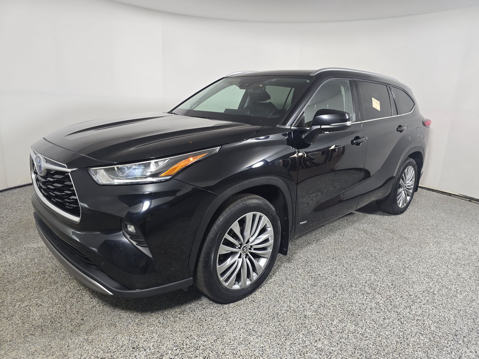 2022 Toyota Highlander Hybrid Platinum