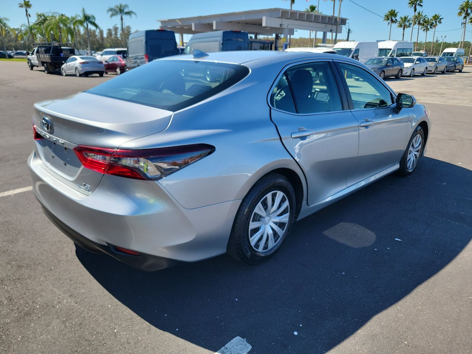 2022 Toyota Camry Hybrid LE FWD