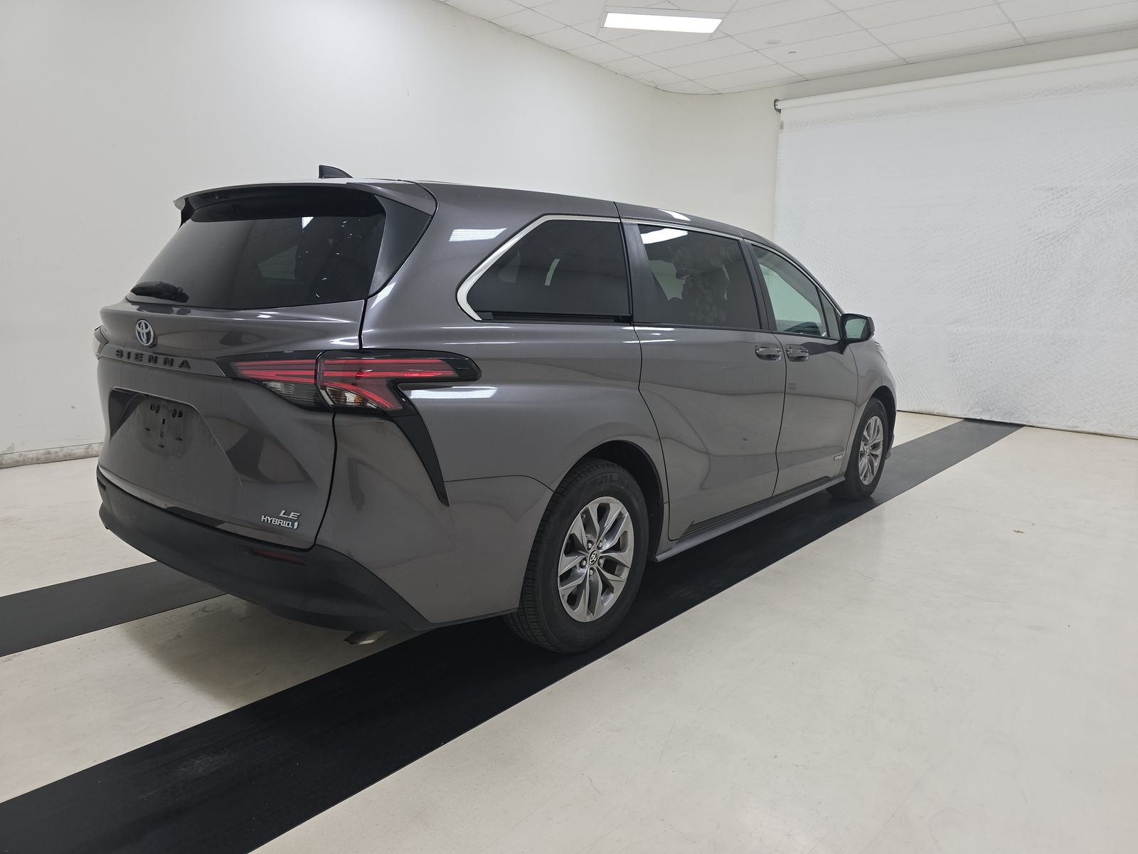 2021 Toyota Sienna LE FWD