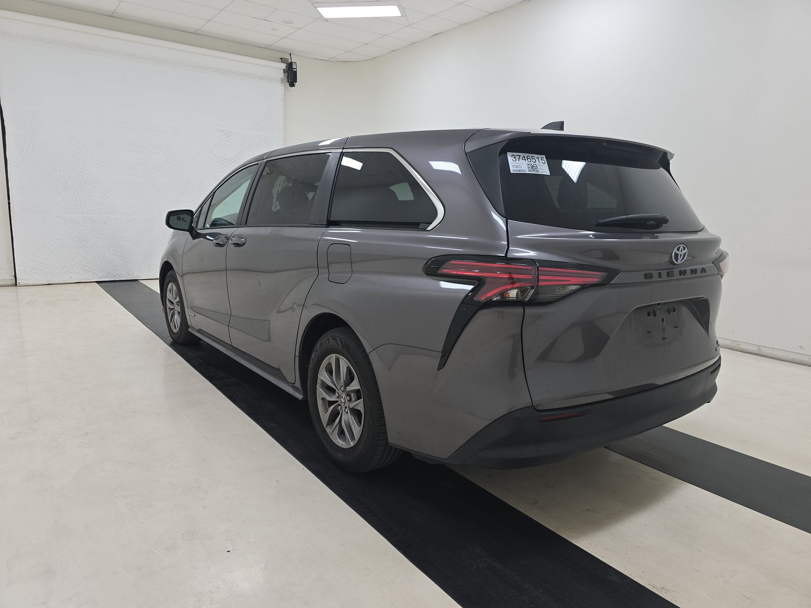 2021 Toyota Sienna LE FWD