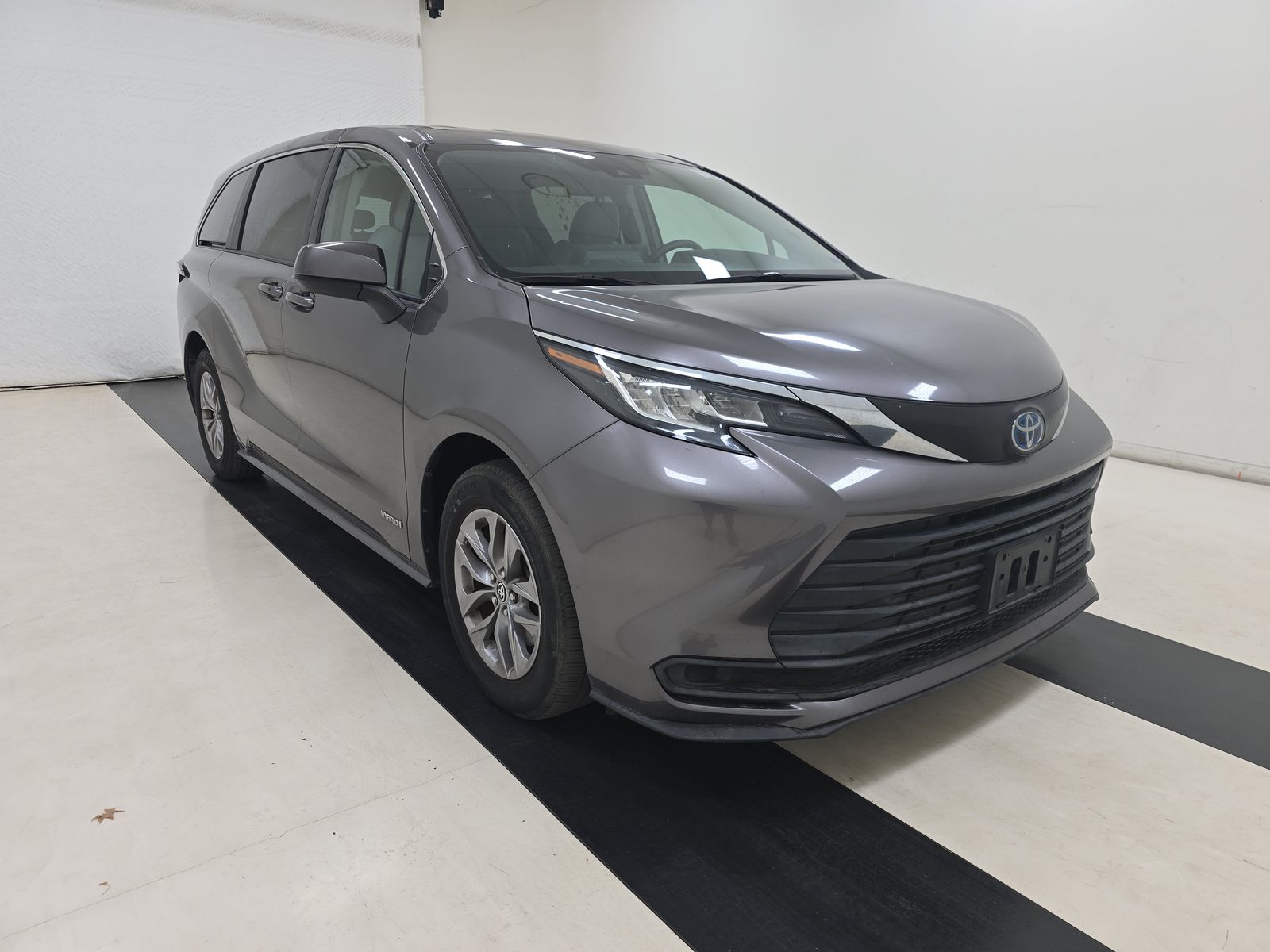 2021 Toyota Sienna LE FWD