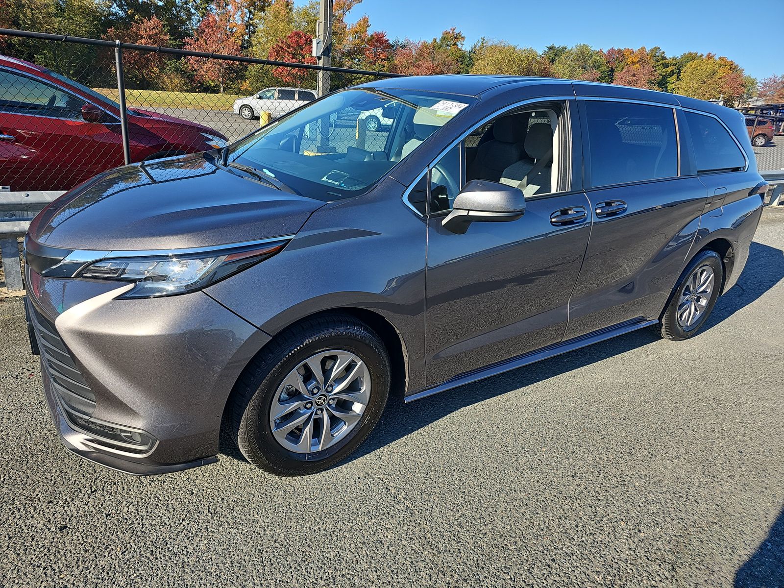 2022 Toyota Sienna LE 8-Passenger 120.5