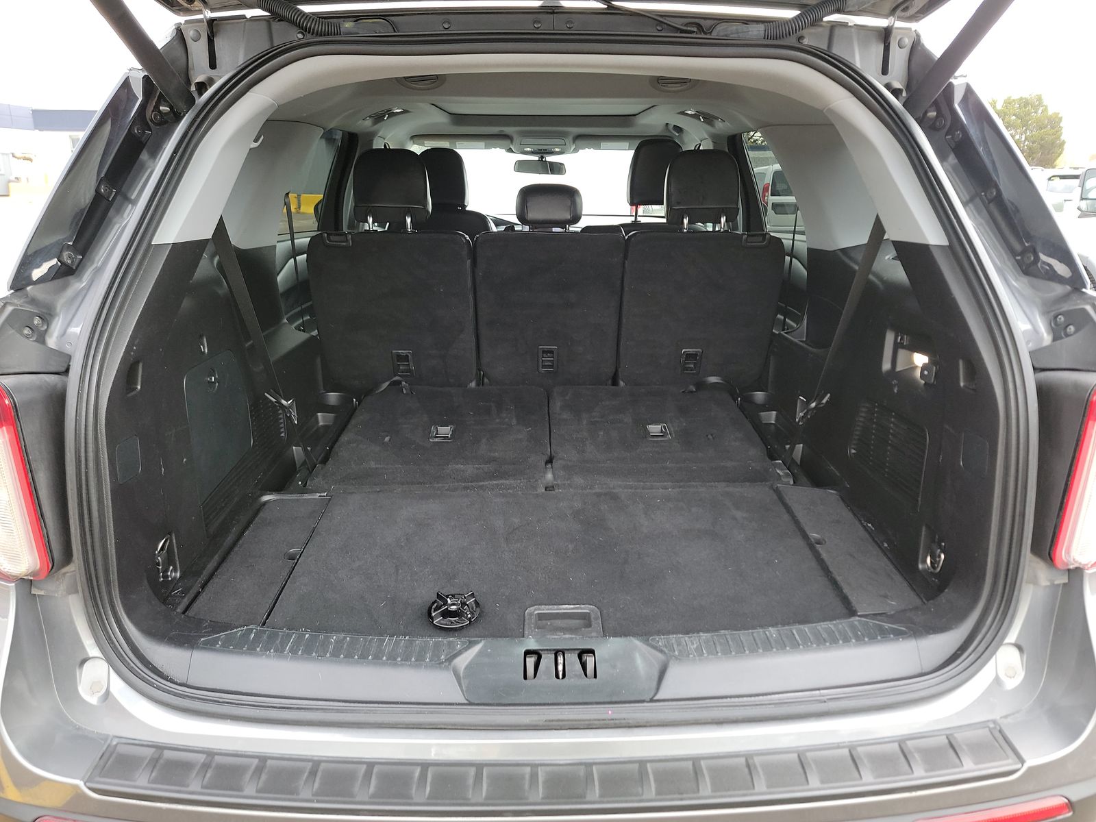 2021 Ford Explorer XLT RWD