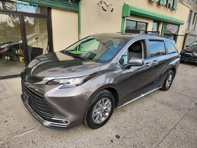 2023 Toyota Sienna XLE 8-Passenger 120.5
