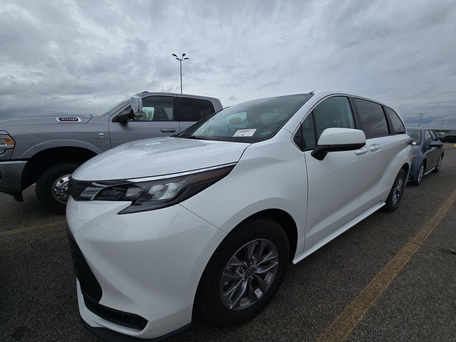 2024 Toyota Sienna LE 8-Passenger 120.5