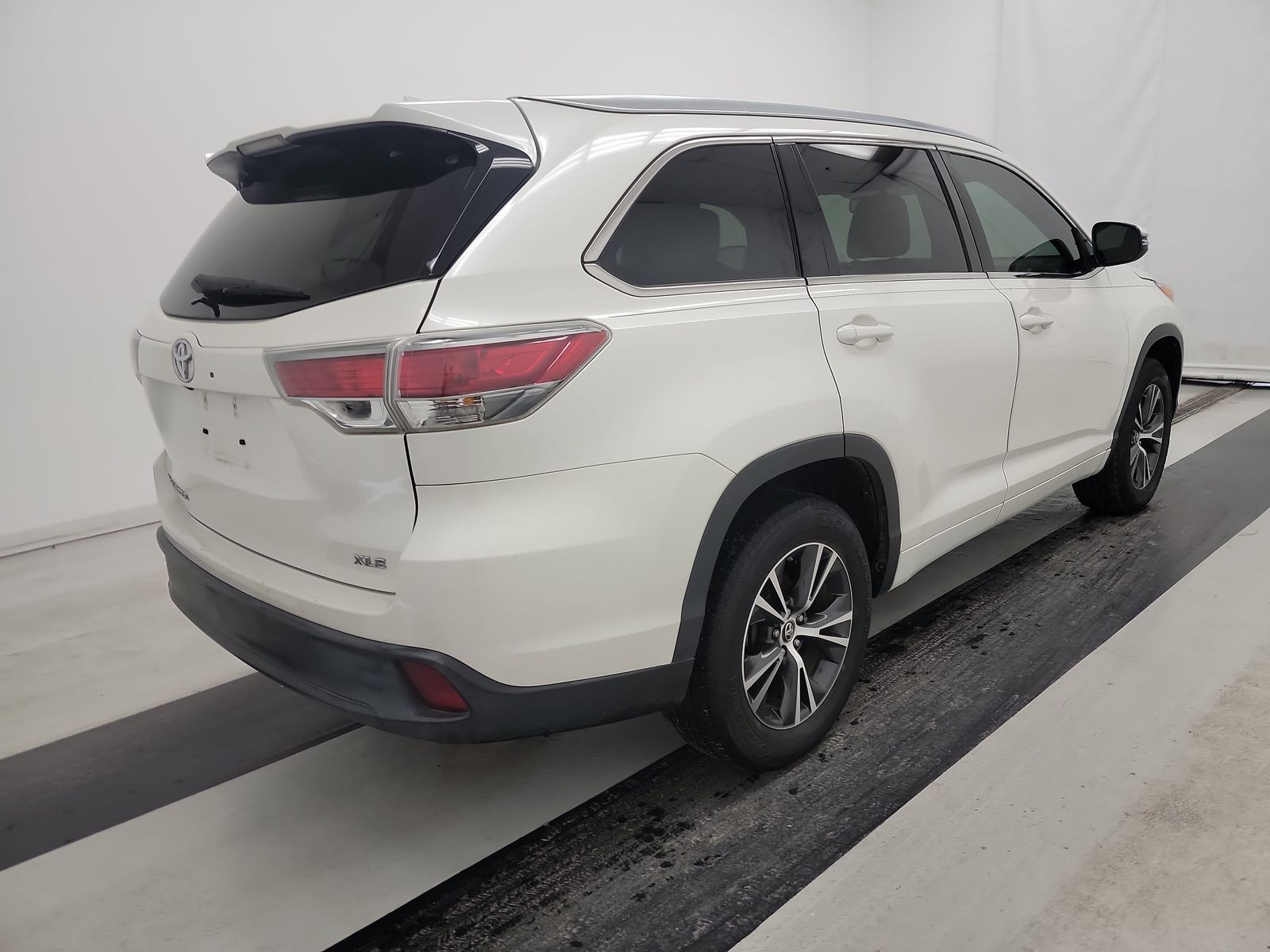 2016 Toyota Highlander XLE FWD