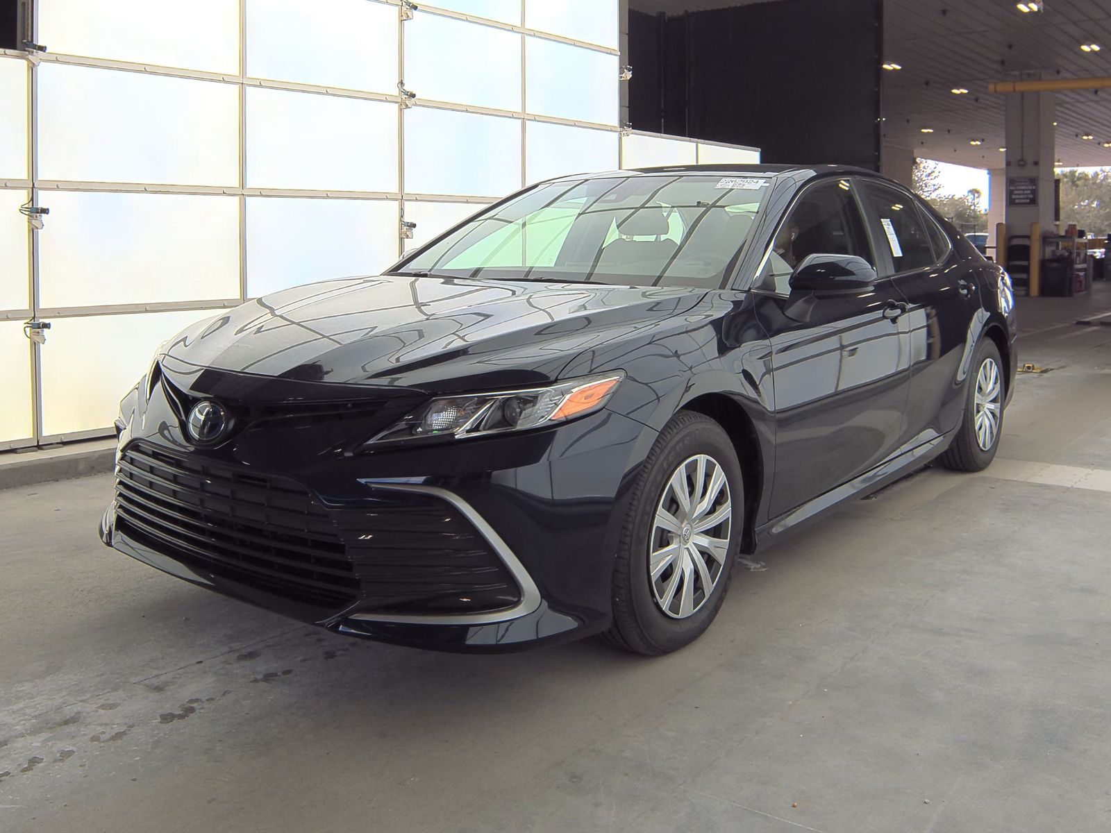 2022 Toyota Camry Hybrid LE