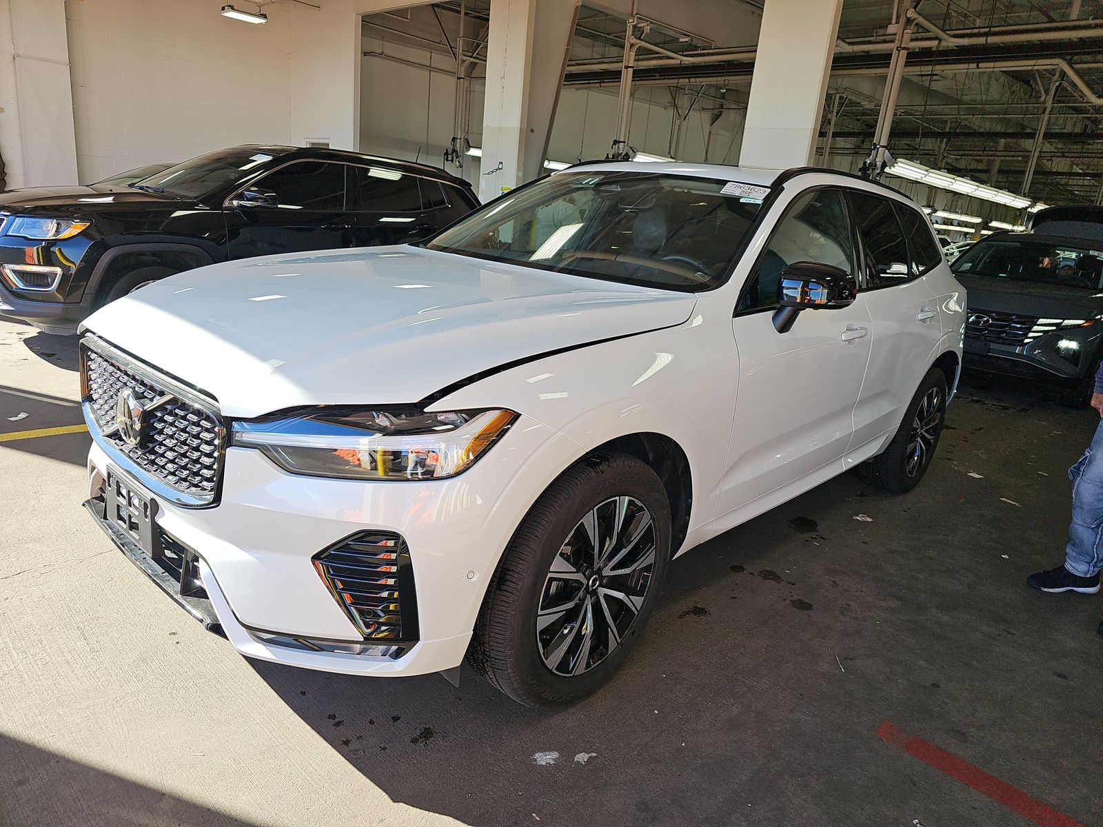 2024 Volvo XC60 B5 Plus Dark Theme