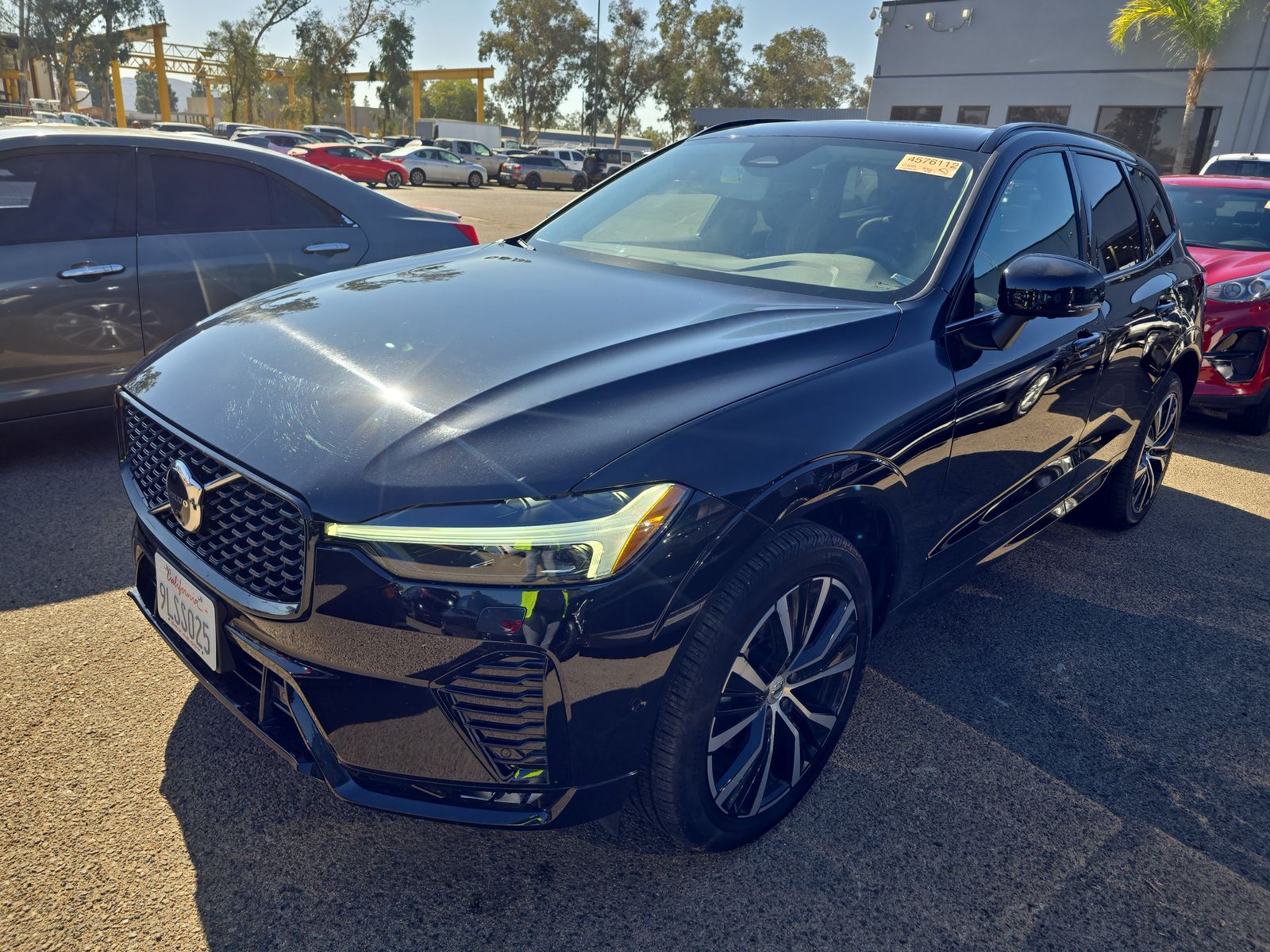 2024 Volvo XC60 B5 Plus Dark Theme