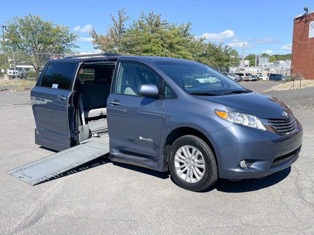 2016 Toyota Sienna XLE 8-Passenger 119.3