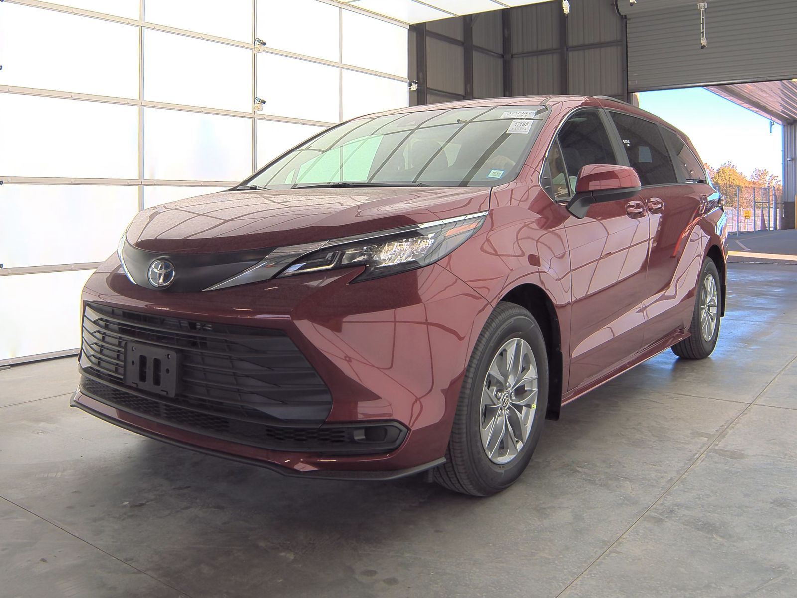 2025 Toyota Sienna LE 8-Passenger 120.5