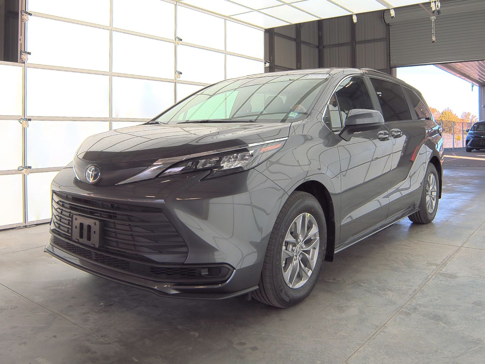 2025 Toyota Sienna LE 8-Passenger 120.5