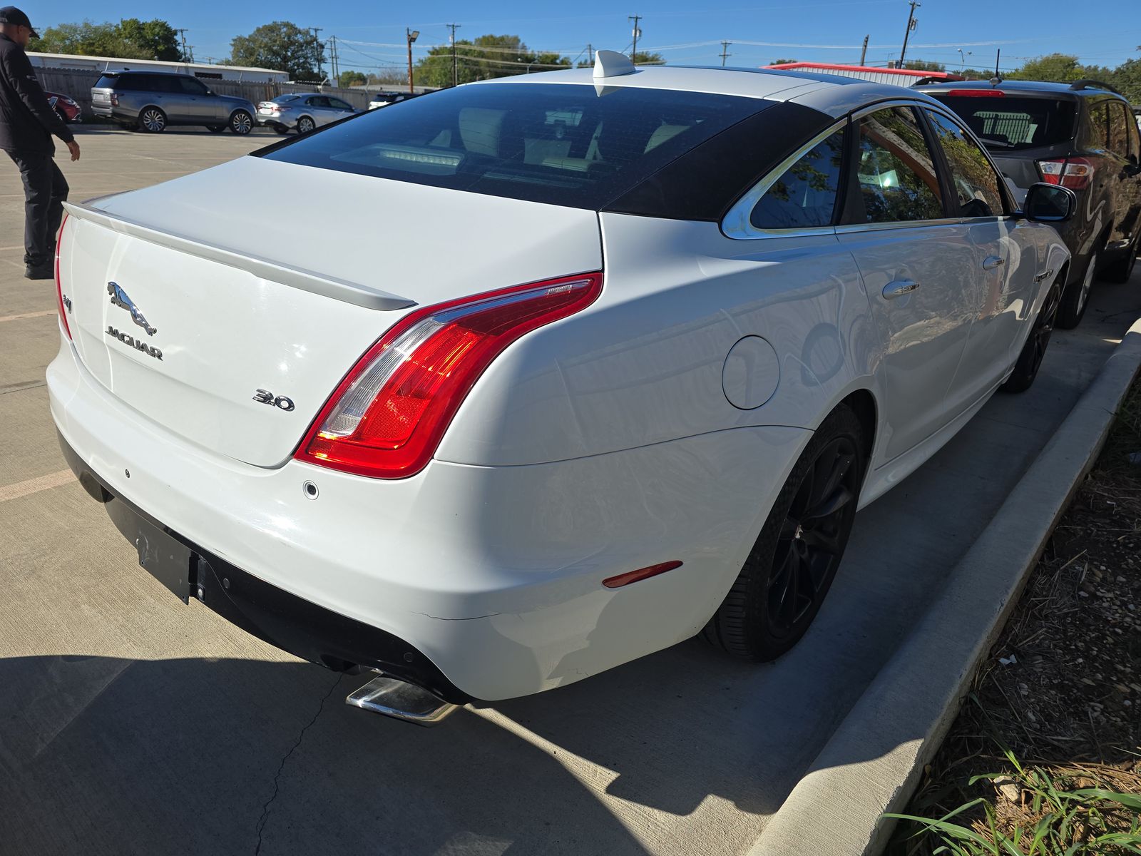 2016 Jaguar XJ R-Sport FWD