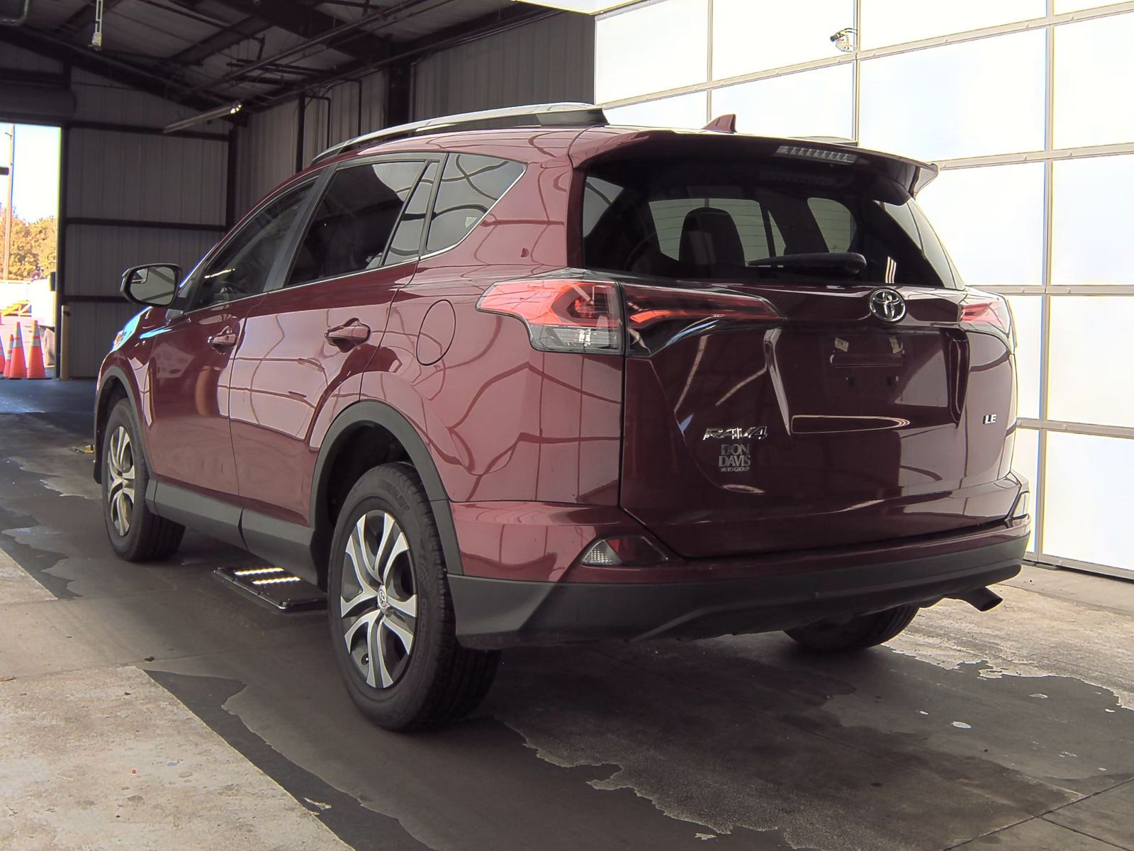 2018 Toyota RAV4 LE FWD