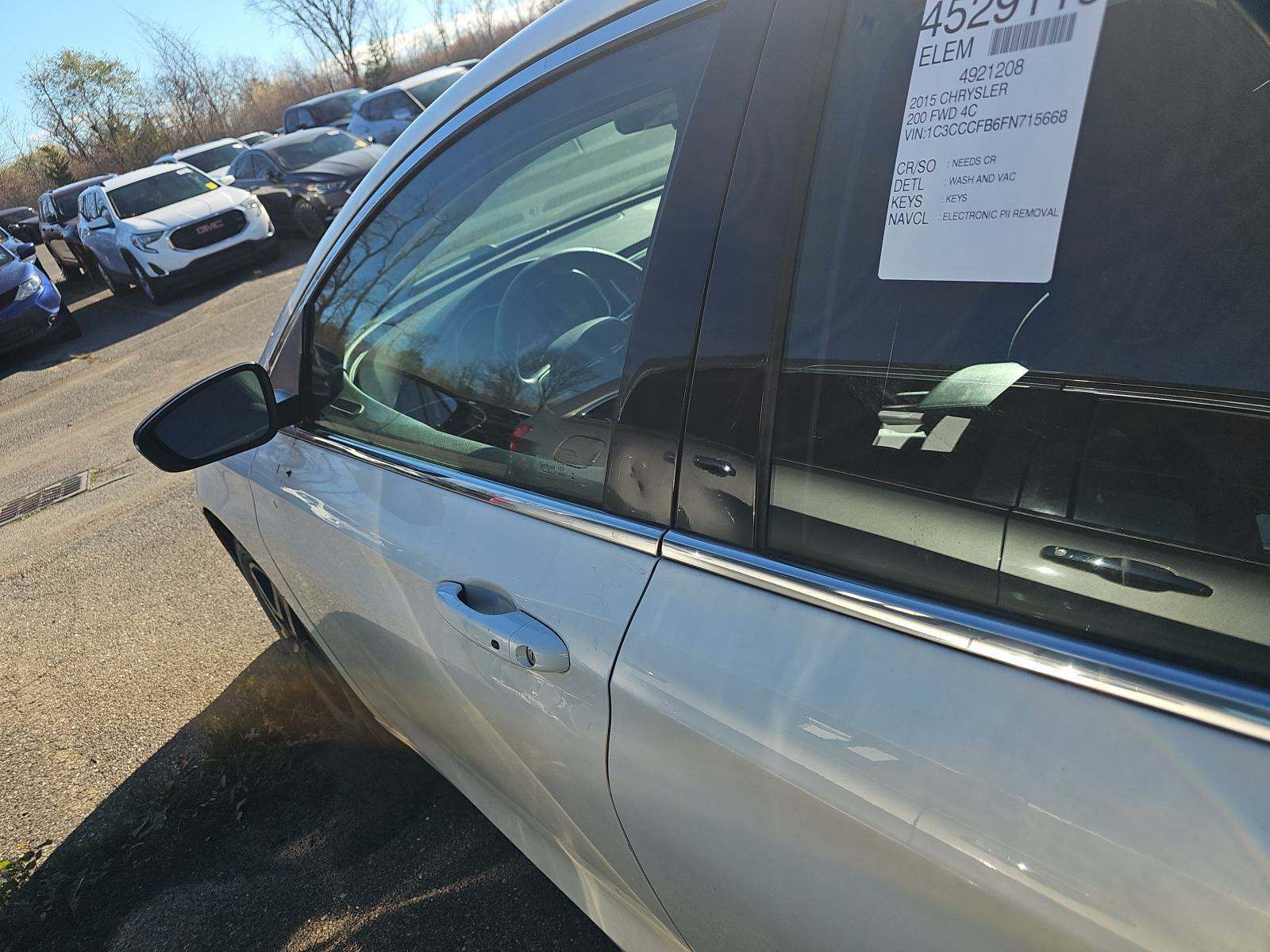 2015 Chrysler 200 LX FWD