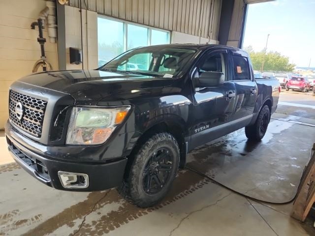2017 Nissan TITAN PRO-4X Crew Cab Extra Short Bed
