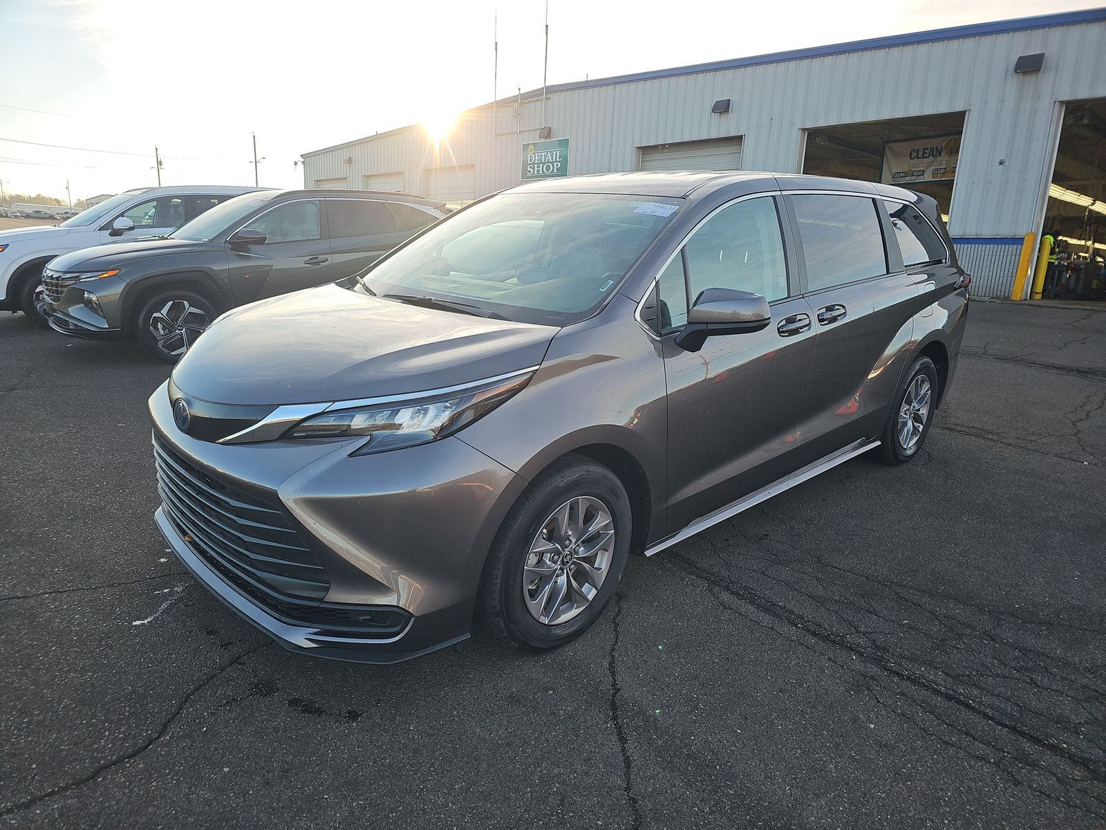 2024 Toyota Sienna LE 8-Passenger 120.5