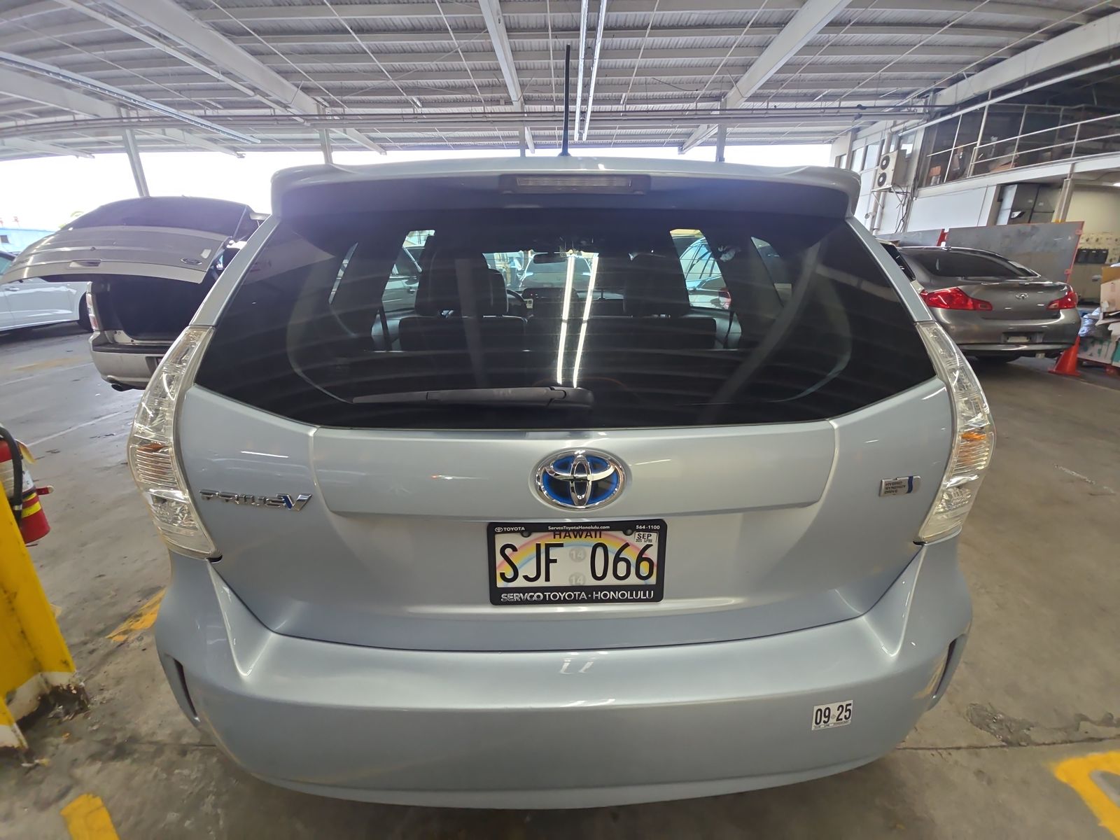 2014 Toyota Prius v Two FWD