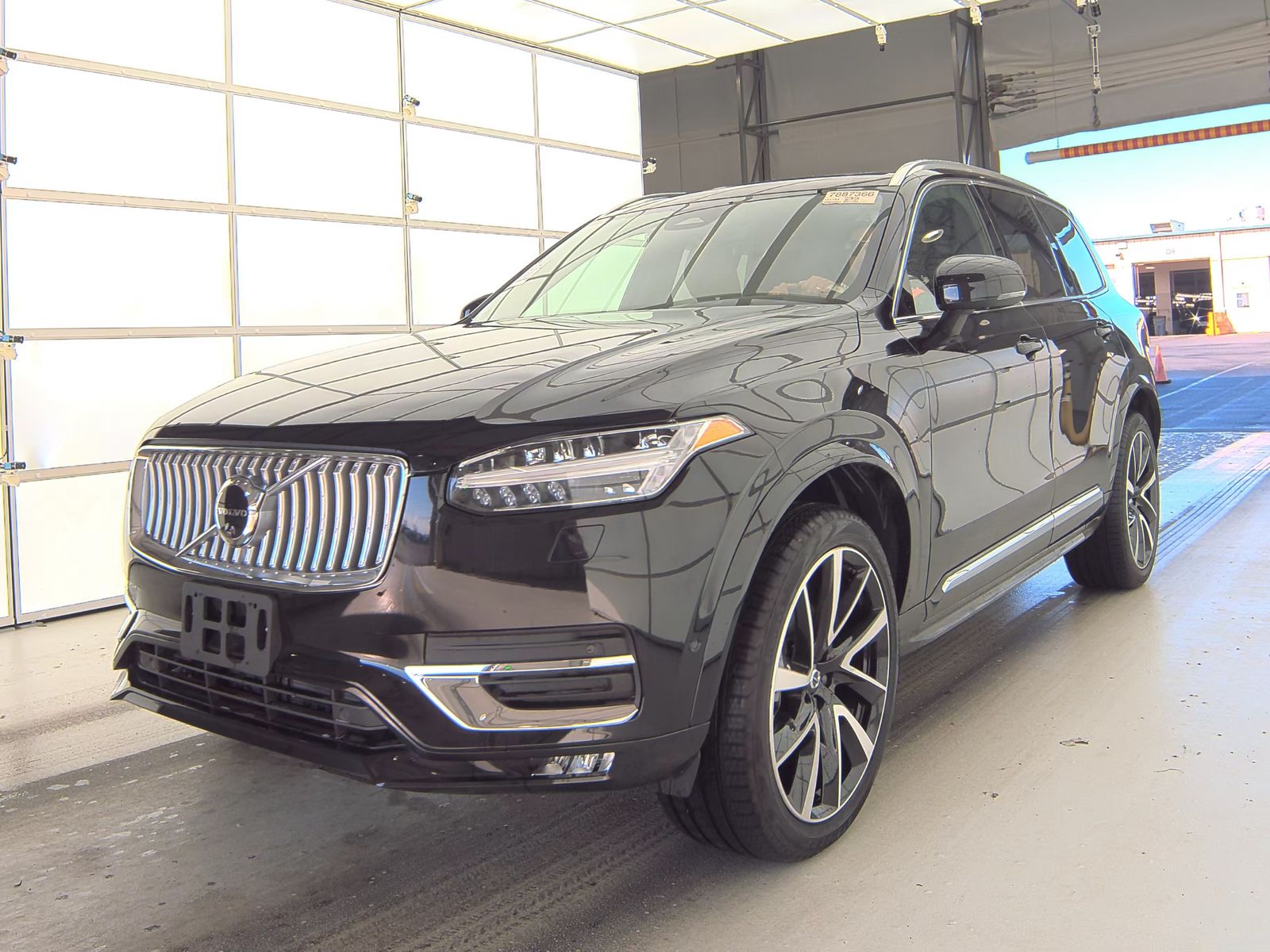 2024 Volvo XC90 B6 Ultimate Bright Theme 7-Passenger