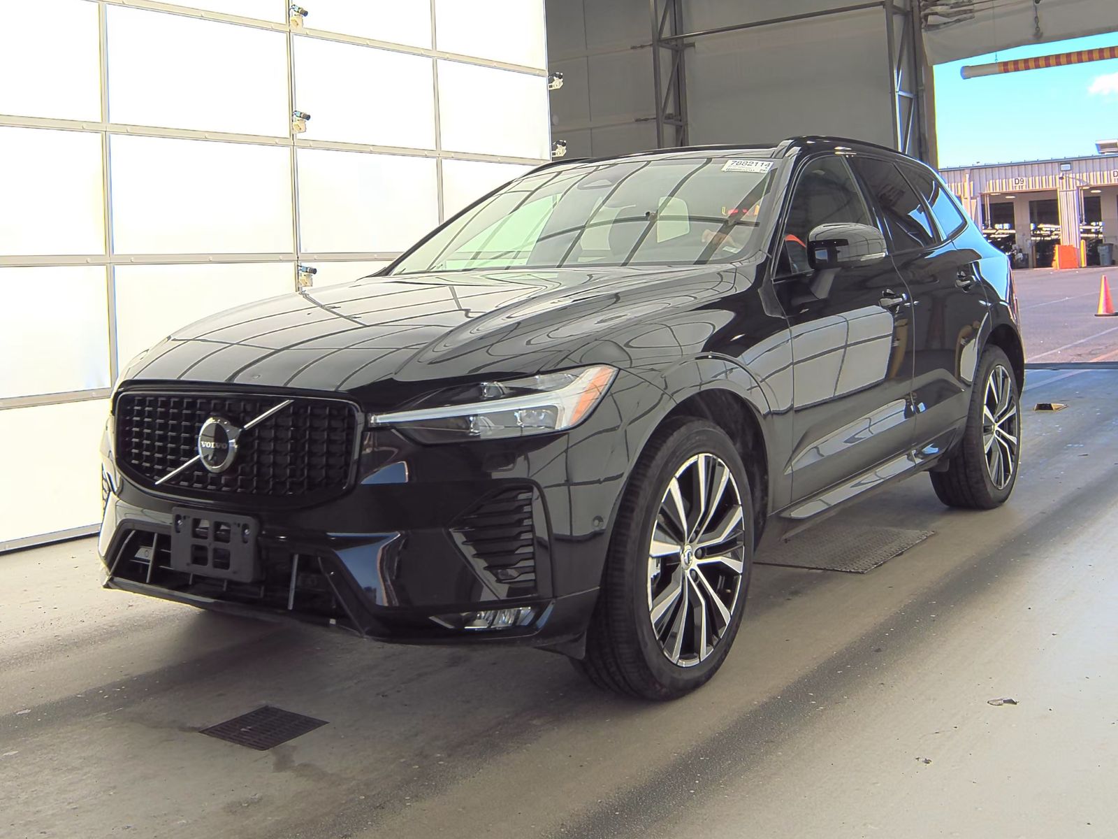 2024 Volvo XC60 B5 Plus Dark Theme