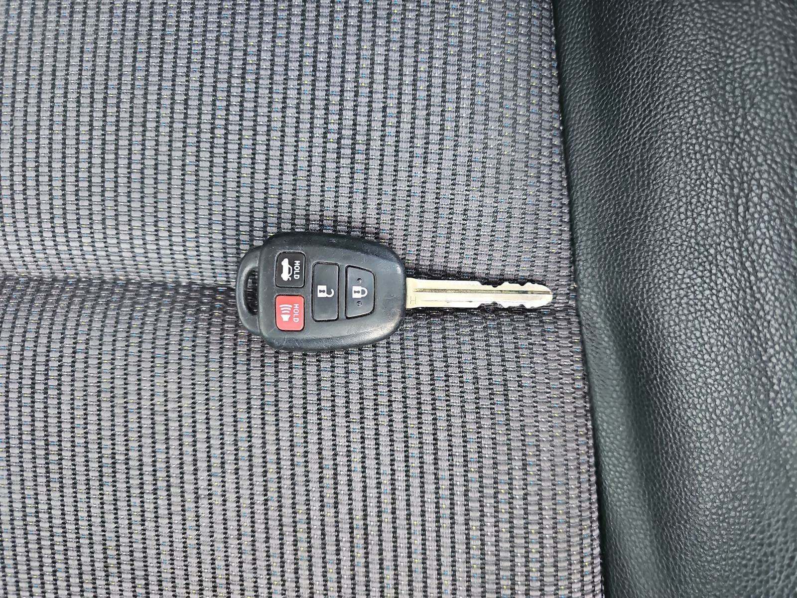 2017 Toyota Corolla SE FWD