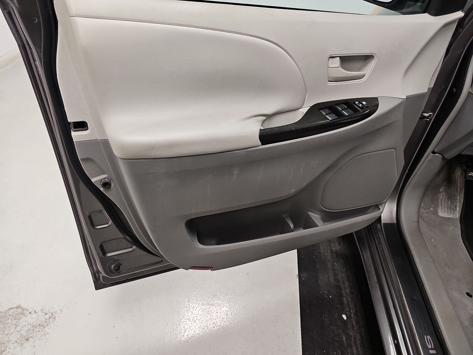 2011 Toyota Sienna LE FWD