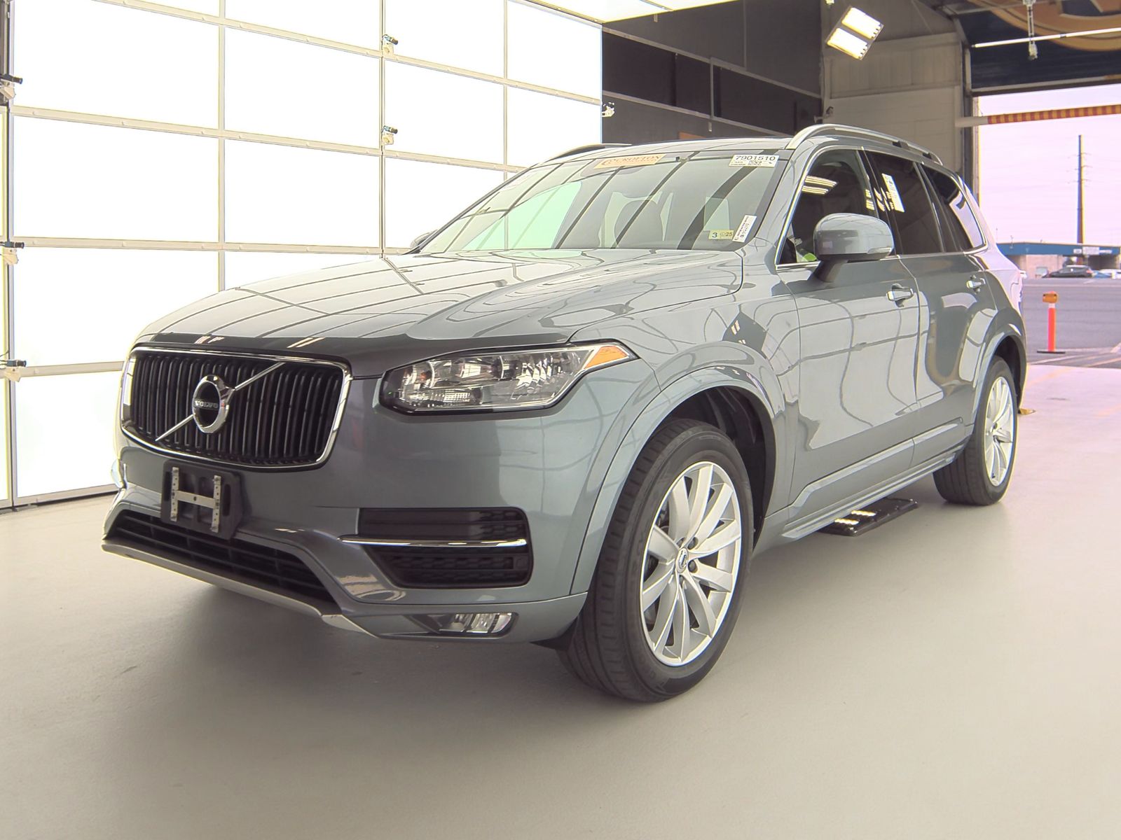 2016 Volvo XC90 T6 Momentum AWD