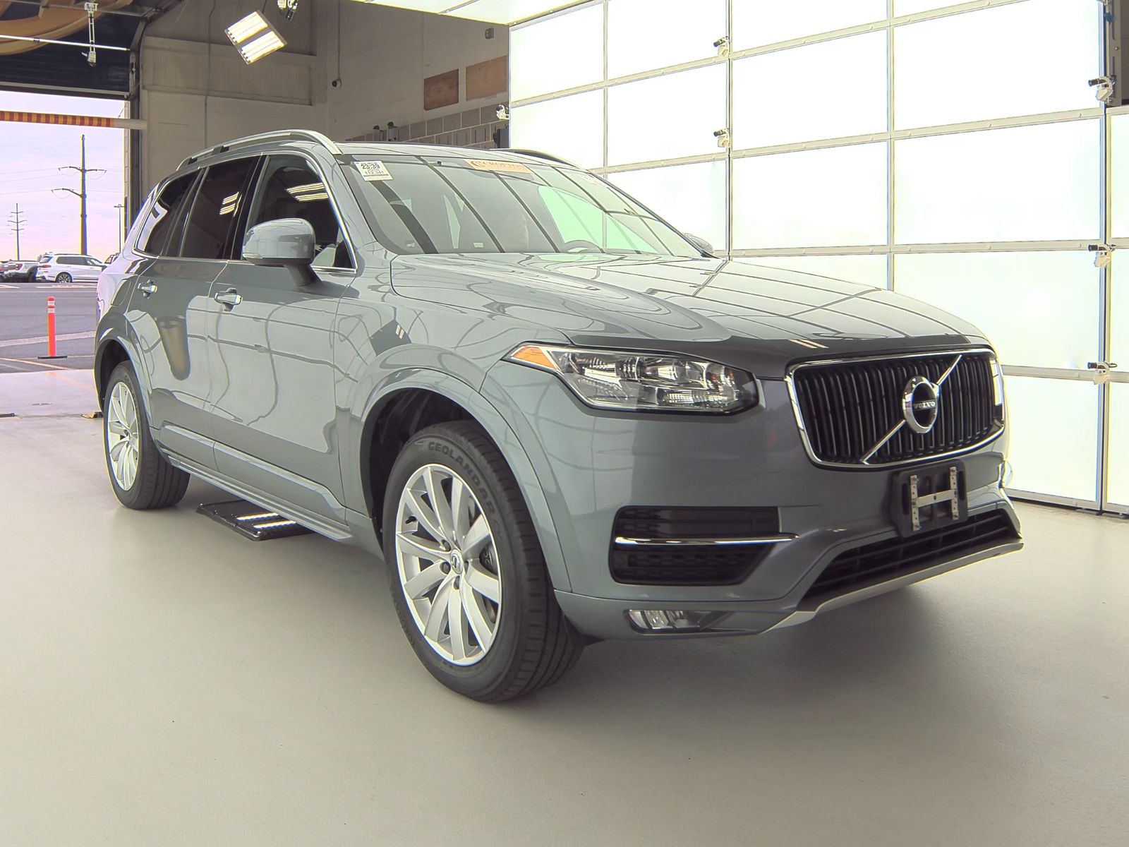 2016 Volvo XC90 T6 Momentum AWD