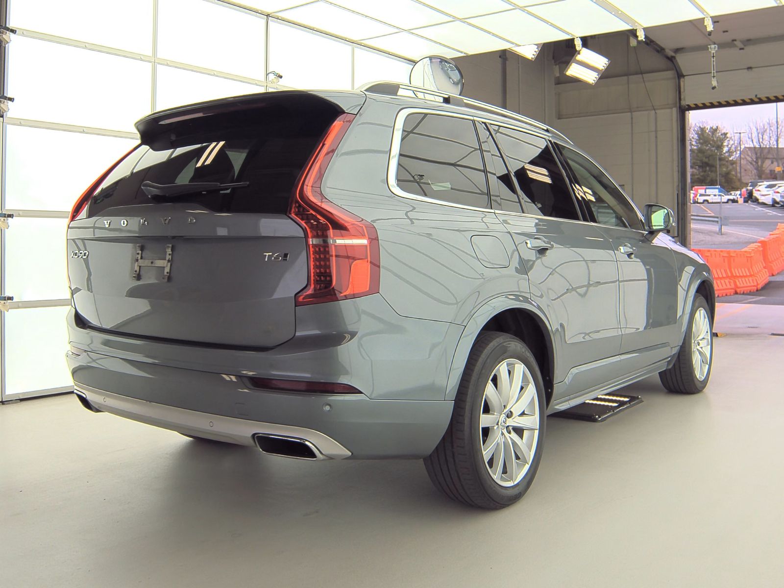 2016 Volvo XC90 T6 Momentum AWD