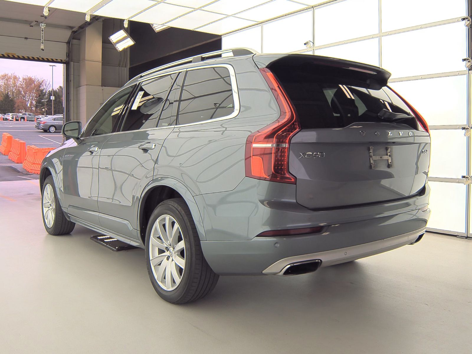 2016 Volvo XC90 T6 Momentum AWD