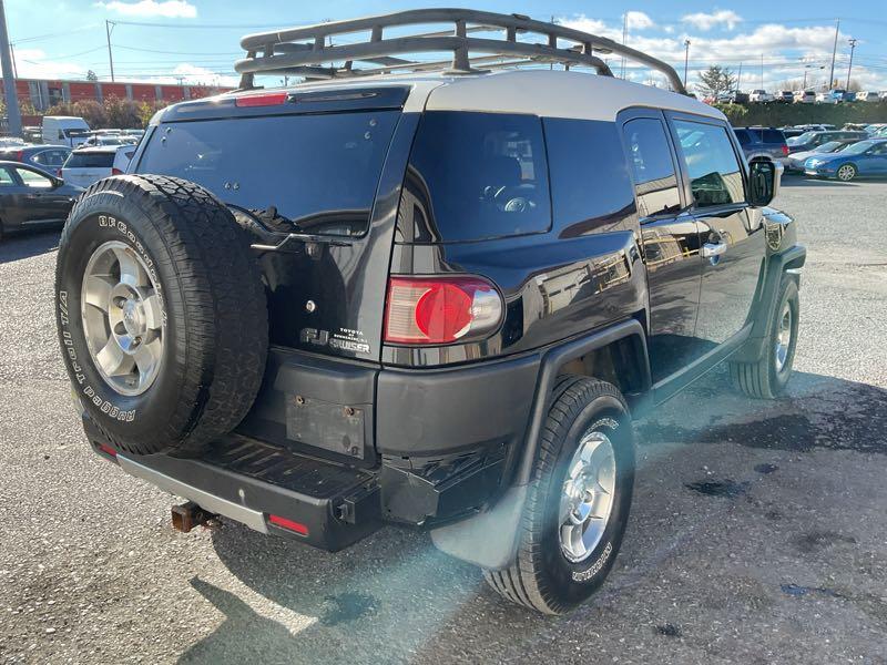 Toyota FJ Cruiser w/Rear Doors снимка Toyota FJ Cruiser w/Rear Doors