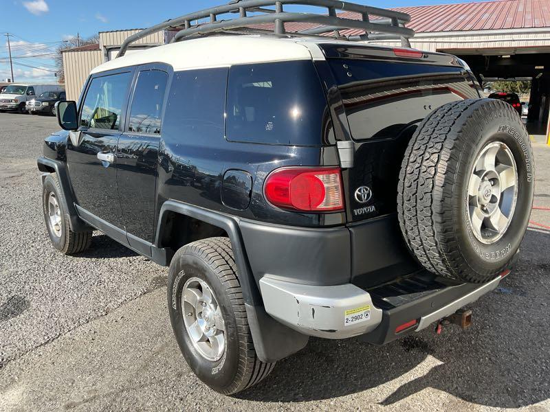 Toyota FJ Cruiser w/Rear Doors снимка Toyota FJ Cruiser w/Rear Doors
