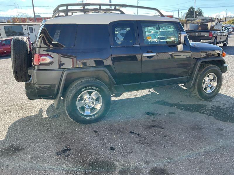 Toyota FJ Cruiser w/Rear Doors снимка Toyota FJ Cruiser w/Rear Doors