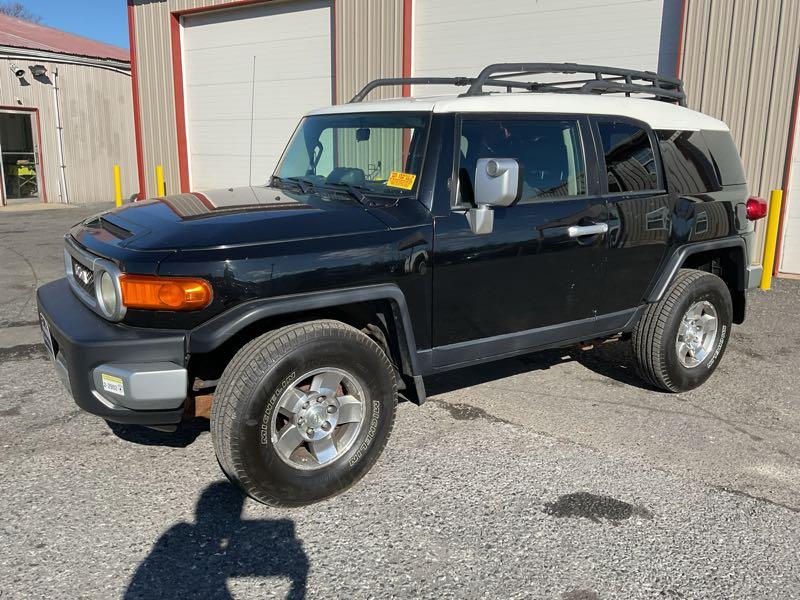 Toyota FJ Cruiser w/Rear Doors снимка Toyota FJ Cruiser w/Rear Doors
