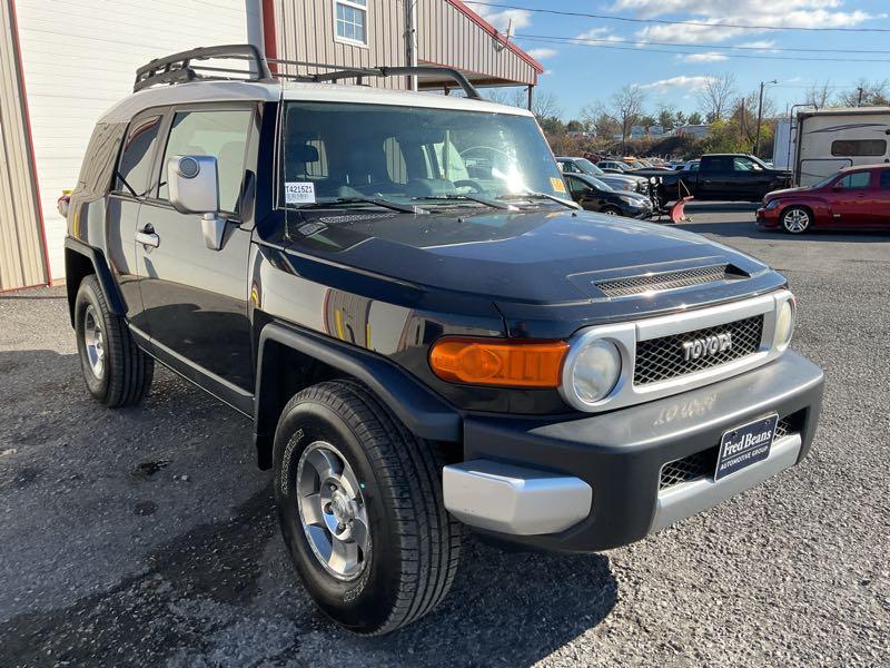 Toyota FJ Cruiser w/Rear Doors снимка Toyota FJ Cruiser w/Rear Doors