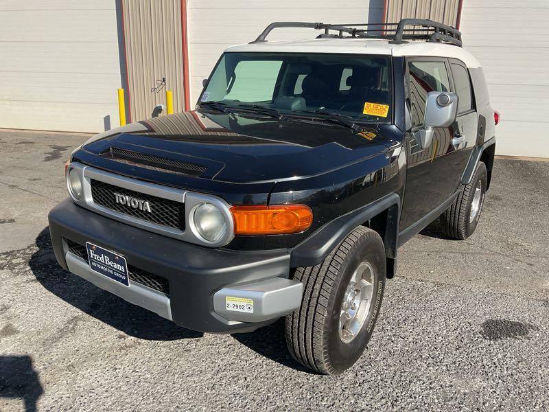 Toyota FJ Cruiser w/Rear Doors снимка Toyota FJ Cruiser w/Rear Doors