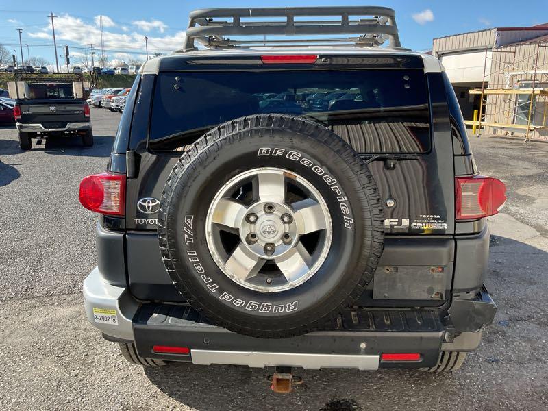 Toyota FJ Cruiser w/Rear Doors снимка Toyota FJ Cruiser w/Rear Doors