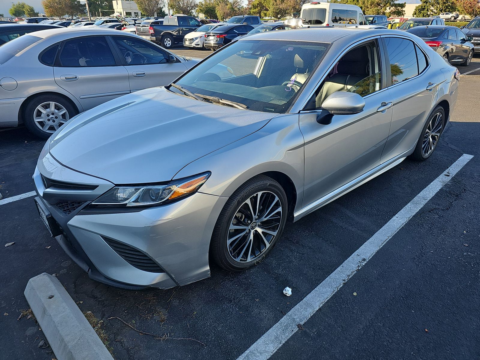 2020 Toyota Camry SE FWD